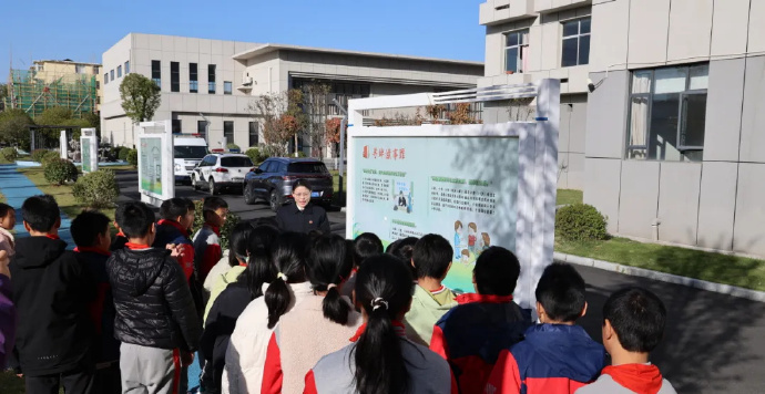 ��������δ�㡱֮�˷�վ��16�ڡ����λ����ɳ� ��ѧ����ͯ��